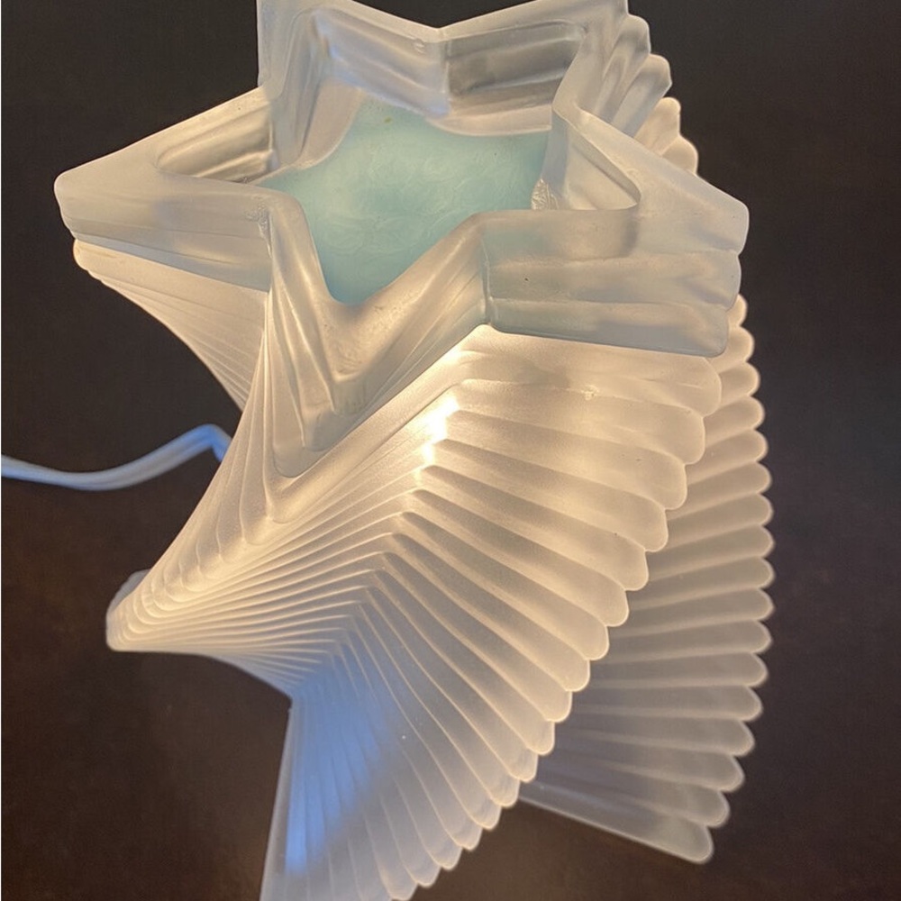 New in box Scentsy Frosted Glass Star Warmer